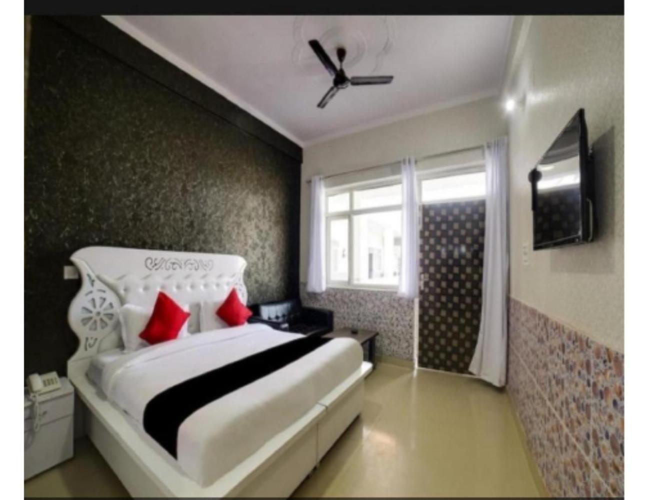 Sudhir Hotel & Banquet, Sonipat Exterior foto