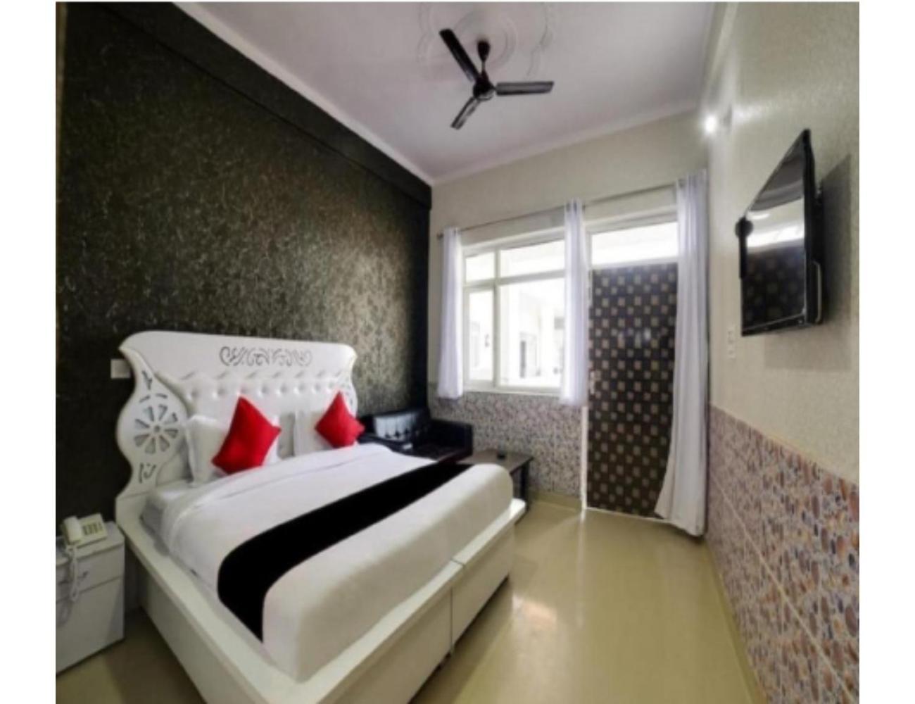 Sudhir Hotel & Banquet, Sonipat Exterior foto